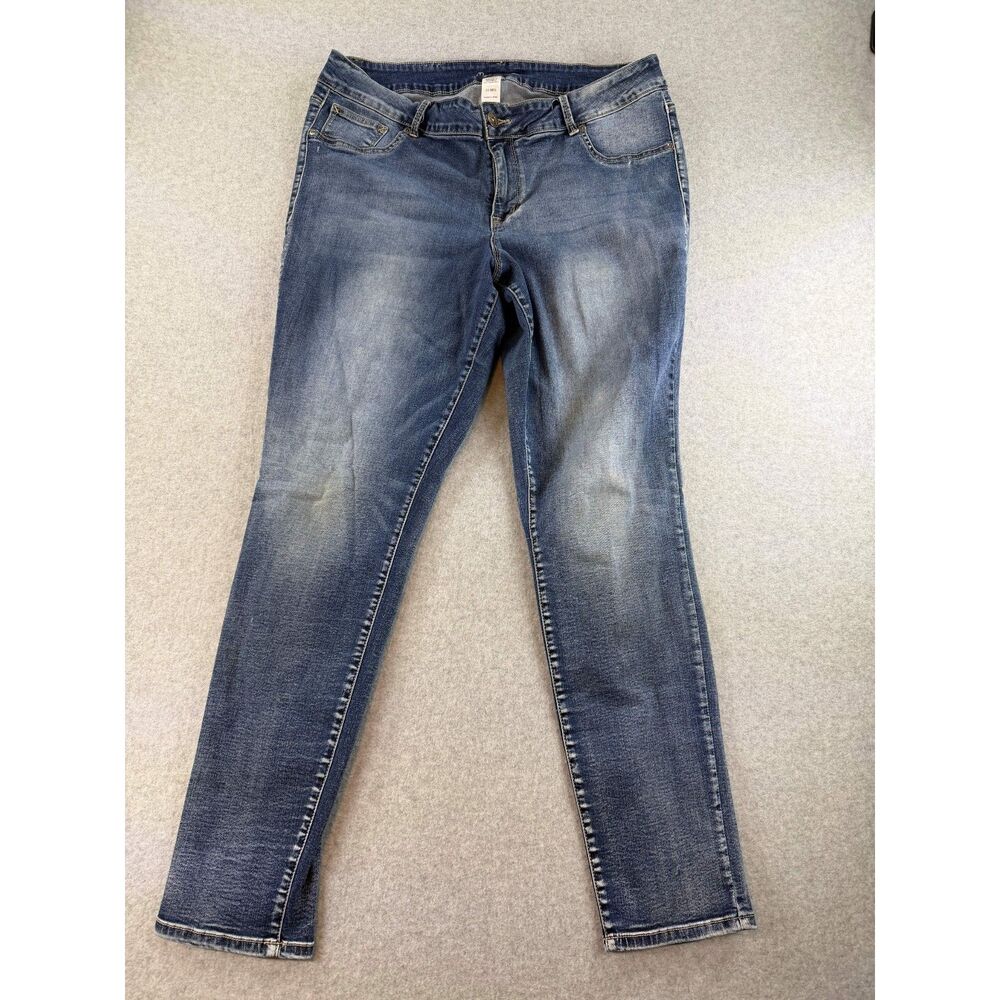 Maurices Women’s 20 Regular Medium Wash Stretch Straight Leg Jeans 3098